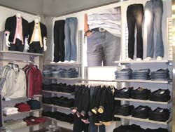 服饰展示陈列的表现方法与零售图库在服装服饰零售中的应用